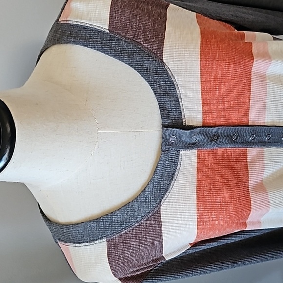 Maurices Gray Henley Long Sleeve Tee with Rust and Pink Stripes NWT - Picture 5 of 12